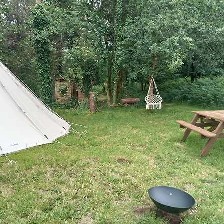 Tipi Insolite 1 A 4 Personnes * Plouray
